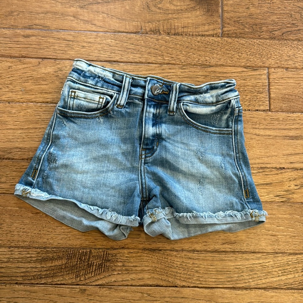 KanCan light wash jean shorts